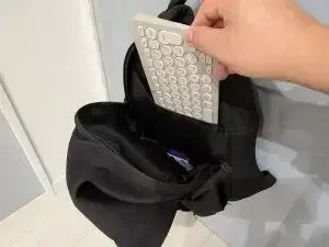 cote&cielのデイバッグにK380sがすっきり入る様子